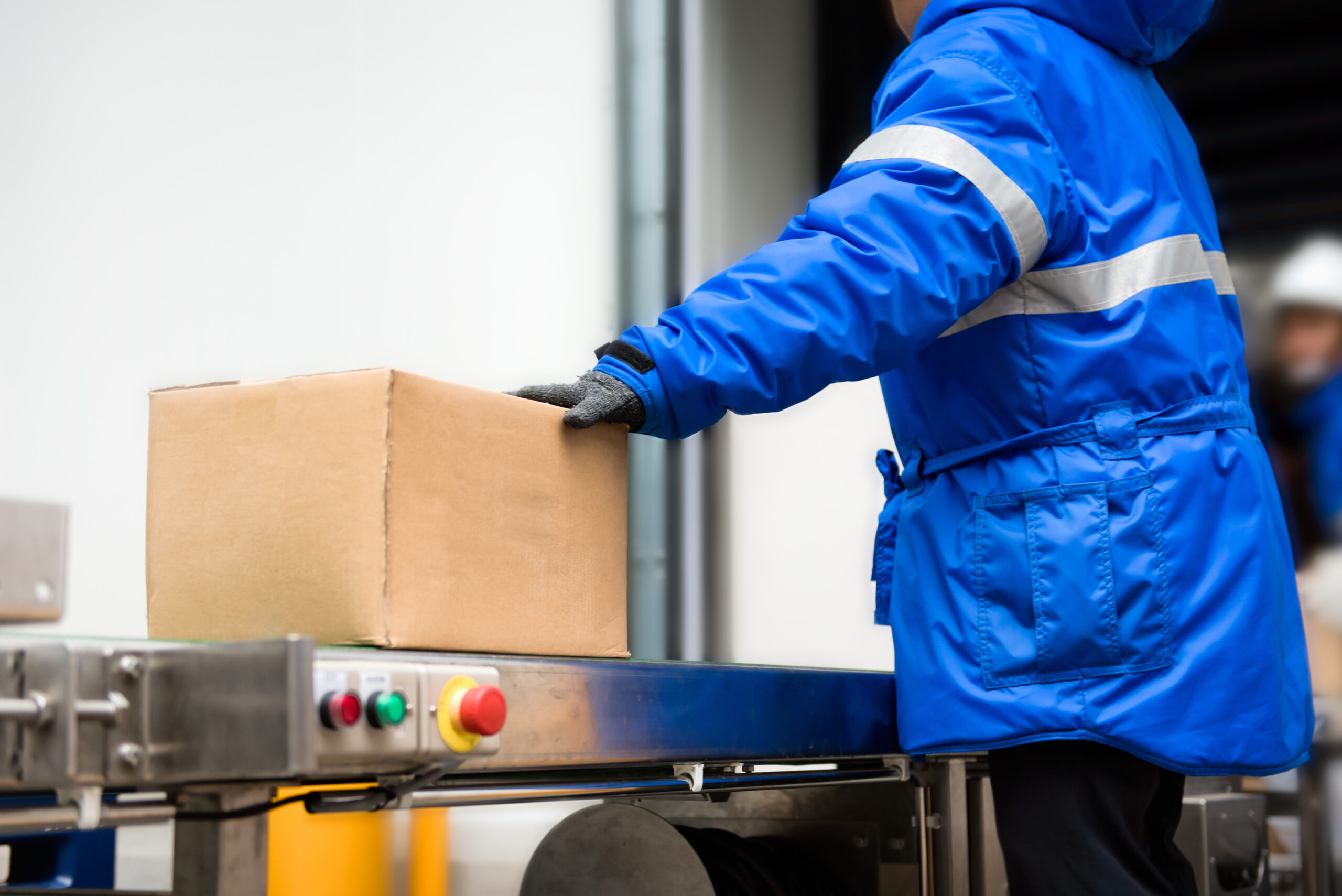shutterstock_497883823 (1) Warehouse worker